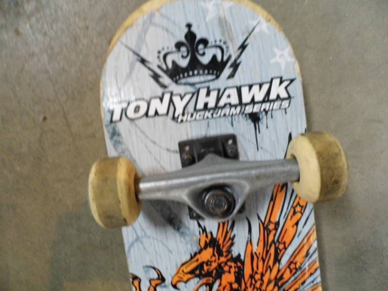 lot 19 image: Skateboard - Rackets