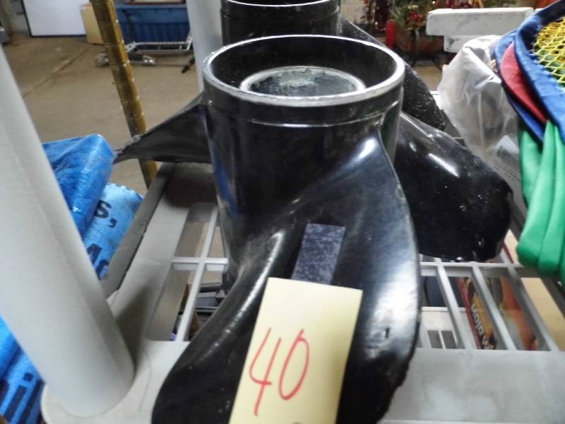 lot 40 image: Boat Propellors
