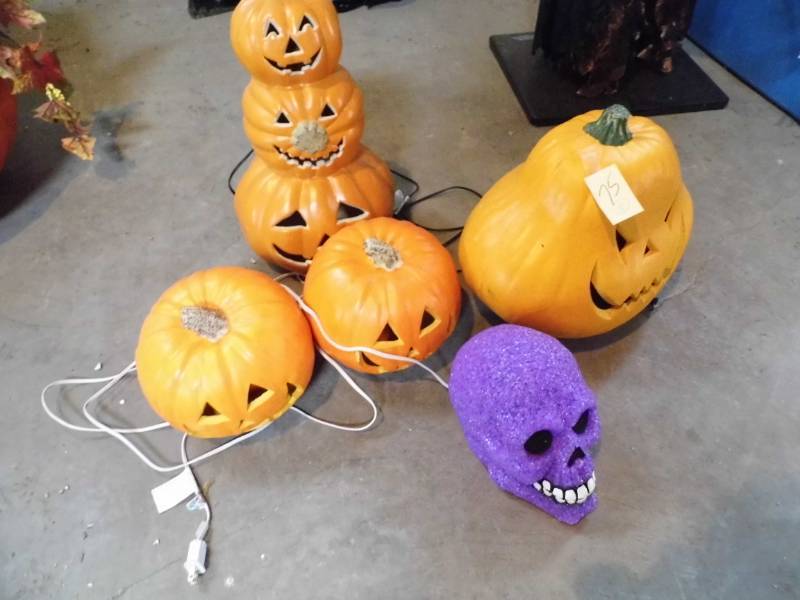 lot 75 image: Halloween Pumpkins