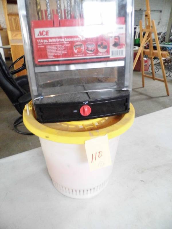 lot 110 image: Ace Drill Set - Bait Bucket