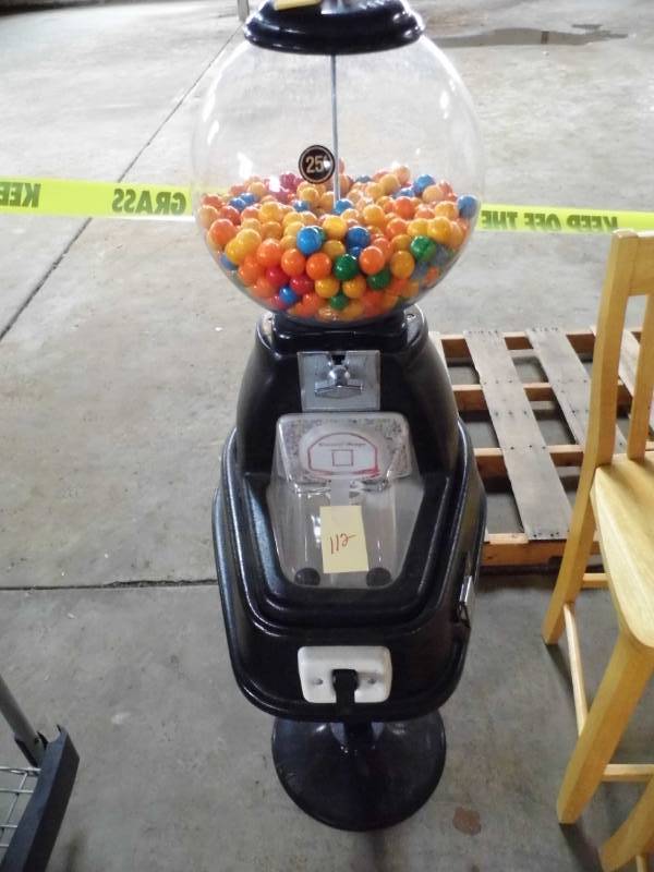 lot 112 image: Gumball Machine
