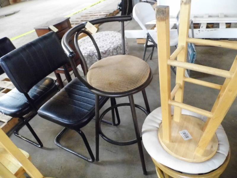lot 114 image: Chairs