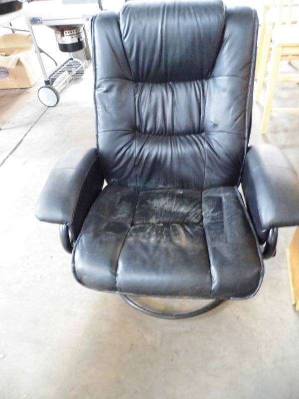 lot 118 image: Leather Glider - Foot Stool
