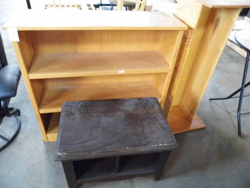 lot 119 image: Bookcase - End Table - Shelf