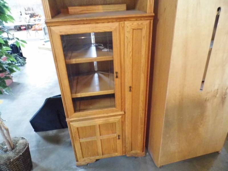 lot 120 image: Entertainment Unit