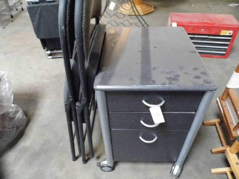 lot 135 image: Folding Chairs - Rolling Cart