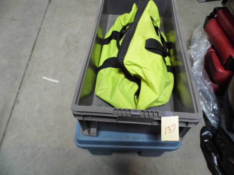 lot 137 image: Bag - Totes