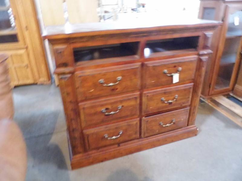 lot 148 image: Dresser