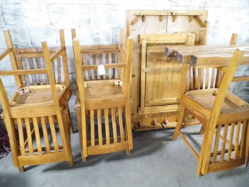 lot 160 image: Table w 6 Chairs