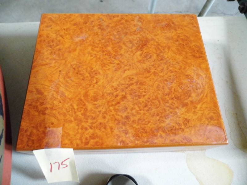 lot 175 image: Humidore