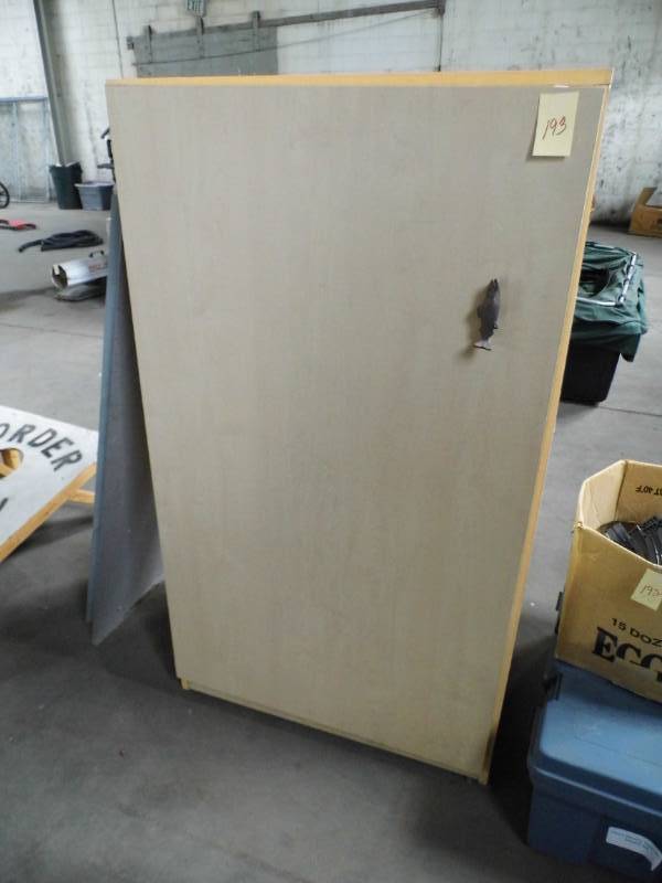 lot 193 image: Cabinet