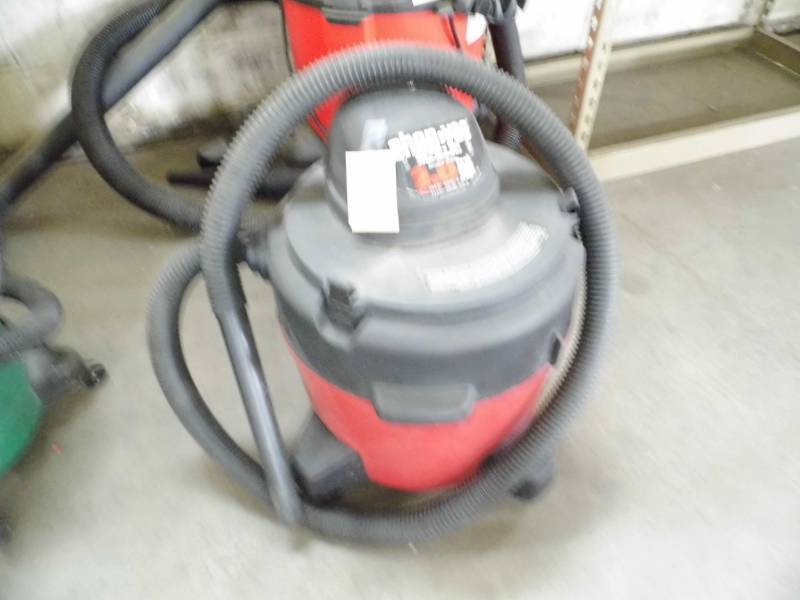 lot 221 image: Shop Vac