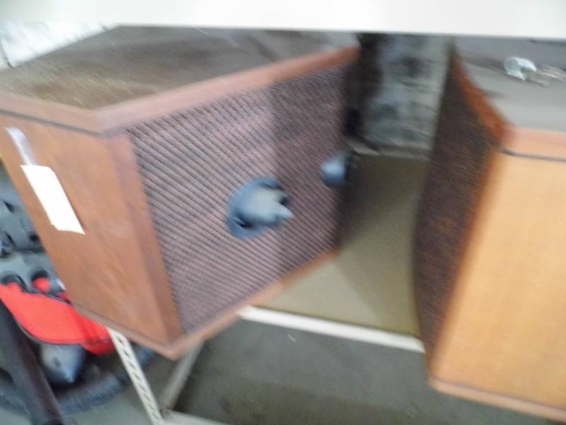 lot 228 image: 2 Bose Speakers