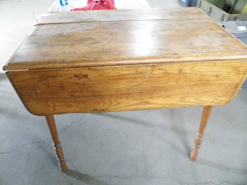 lot 246 image: Vintage Drop Leaf Table