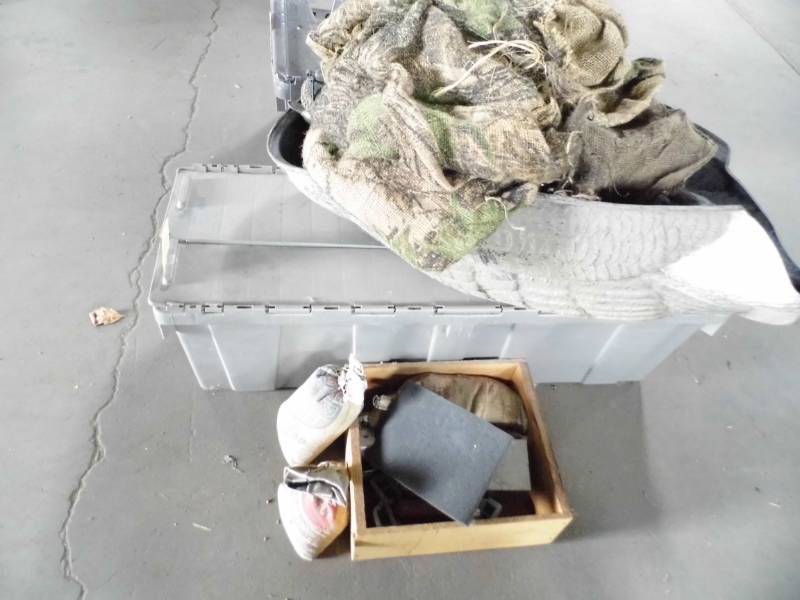 lot 250 image: Large Gese Decoys - Lead Shot - Tote