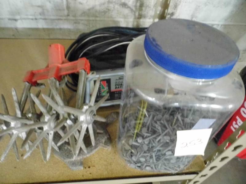 lot 253 image: Battery Charger