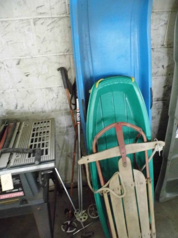 lot 258 image: Sleds - Poles