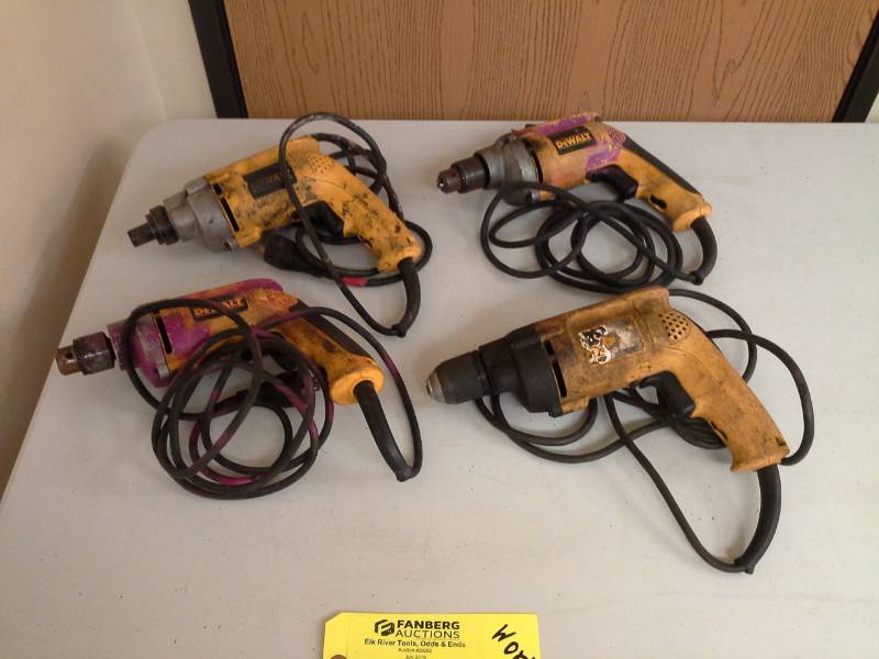 lot 16 image: Lot of (4) DeWalt DW222 38in. VSR Drill,  DW217 14in. VSR Drill, DW284 VSR Power Unit