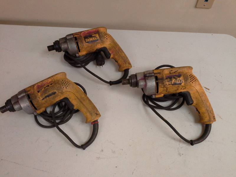 lot 22 image: Lot of (3) DeWalt DW284 VSR Power Units