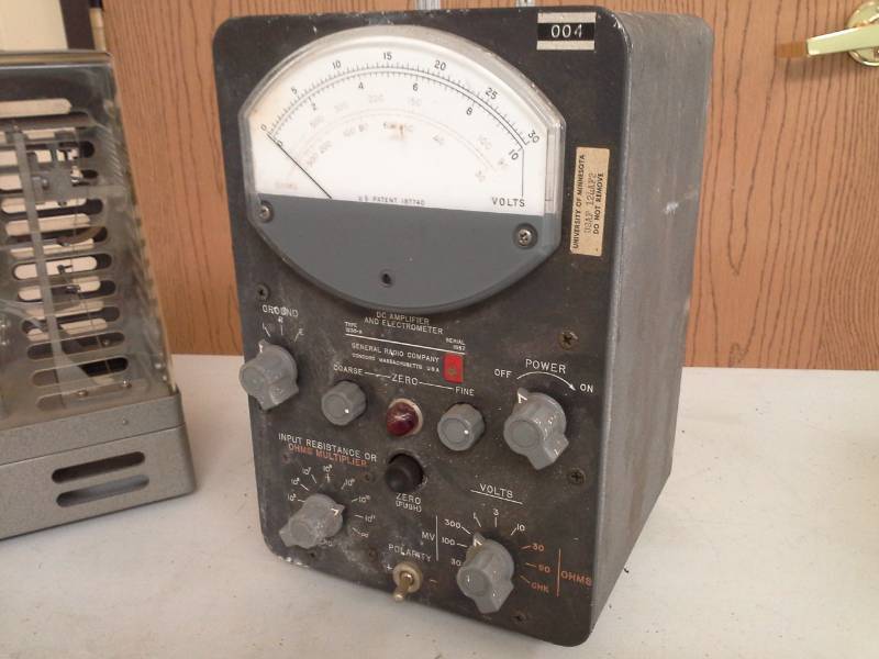 lot 30 image: DC Amplifier and Electrometer, Cole-Parmer Hygrothermograph 8368-00
