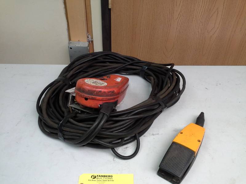 lot 38 image: Miget Arcomatic GunRS Foot Pedal Control, Air Hoses