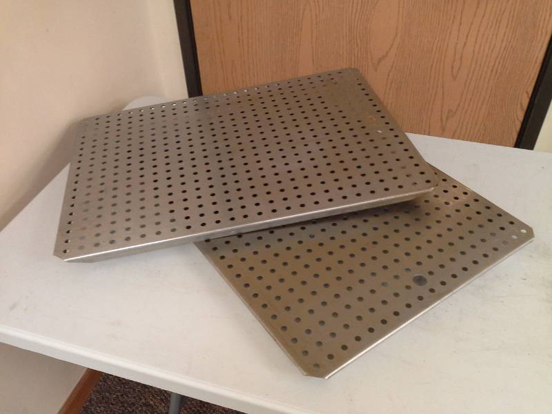lot 47 image: Metal Grate Trays