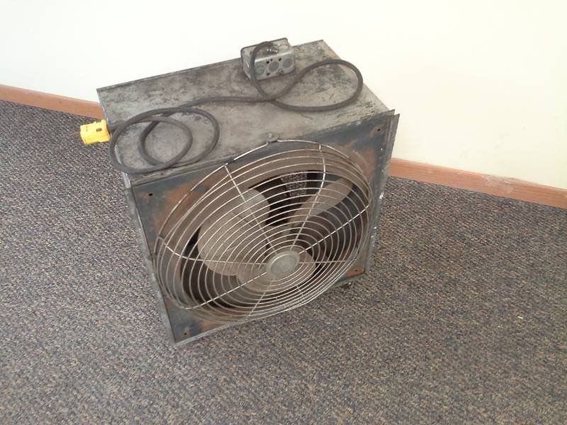 lot 60 image: Electric Motor Fan Assembly