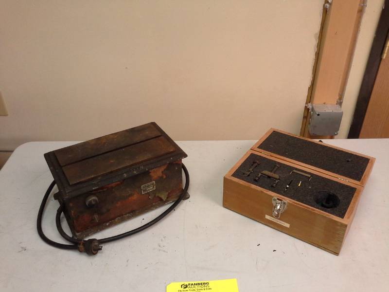 lot 62 image: Lot of (2) Dual Cantilever Tools with Wood Case, L-W Chuck Co. Demagnetizer