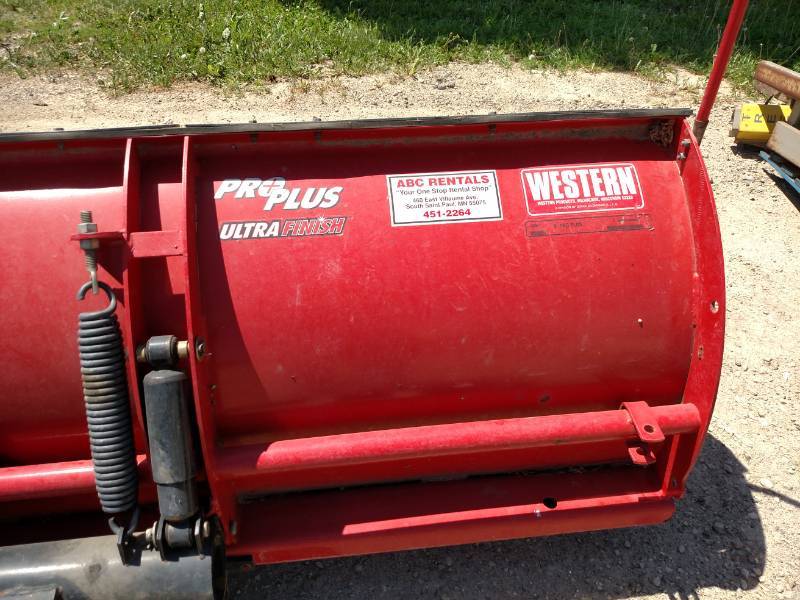 lot 4 image: Western 9 Pro Plus Snow Plow, Has ...
