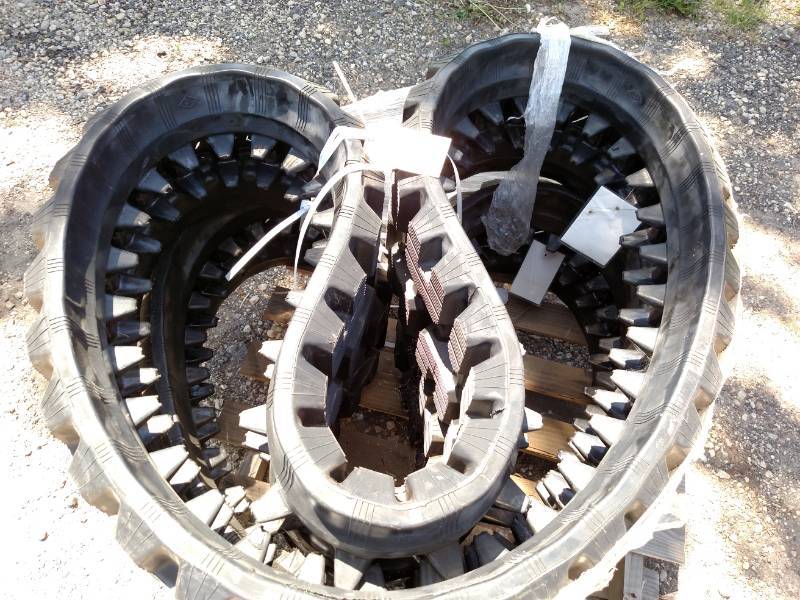 lot 6 image: Bobcat Rubber Tracks, 320x86Bx49...
