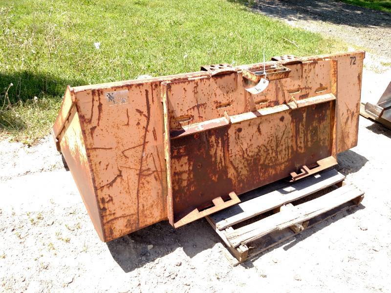 lot 10 image: Viring 72 Dirt Bucket, Skid Loader...