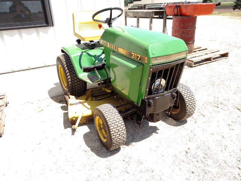 lot 16 image: John Deere 317 Lawn Tractor, 48 De...