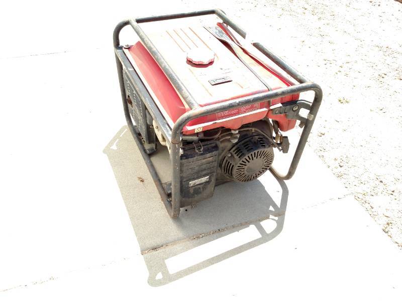 lot 21 image: Honda EB5000 Gas Generator, Has Com...