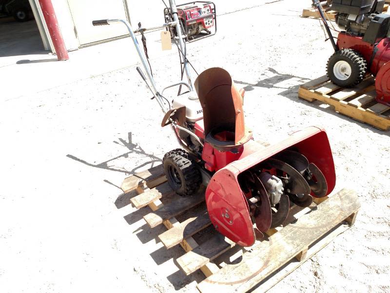 lot 23 image: Honda HS522 Snow Blower, Works...