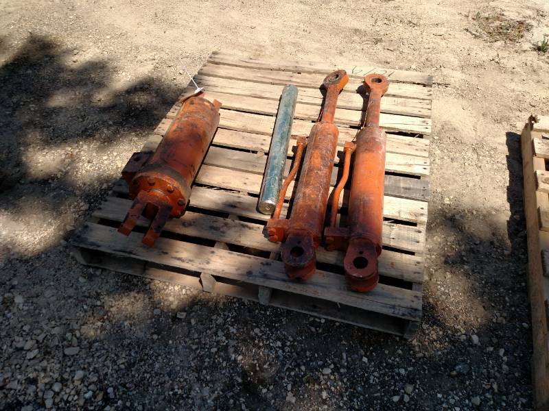 lot 25 image: (3) Lull Hydraulic Cylinders ...
