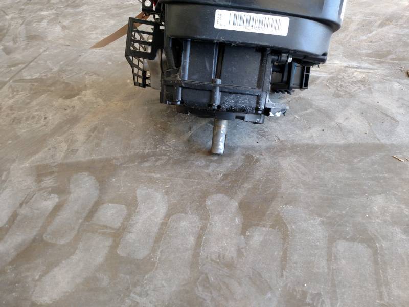 lot 32 image: Toro Briggs & Stratton 650 Series E...