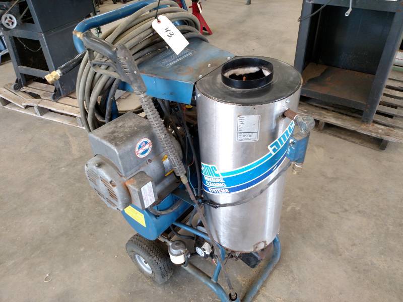 lot 43 image: AMC Steam Cleaner, 1500 PSI, 220 Vo...