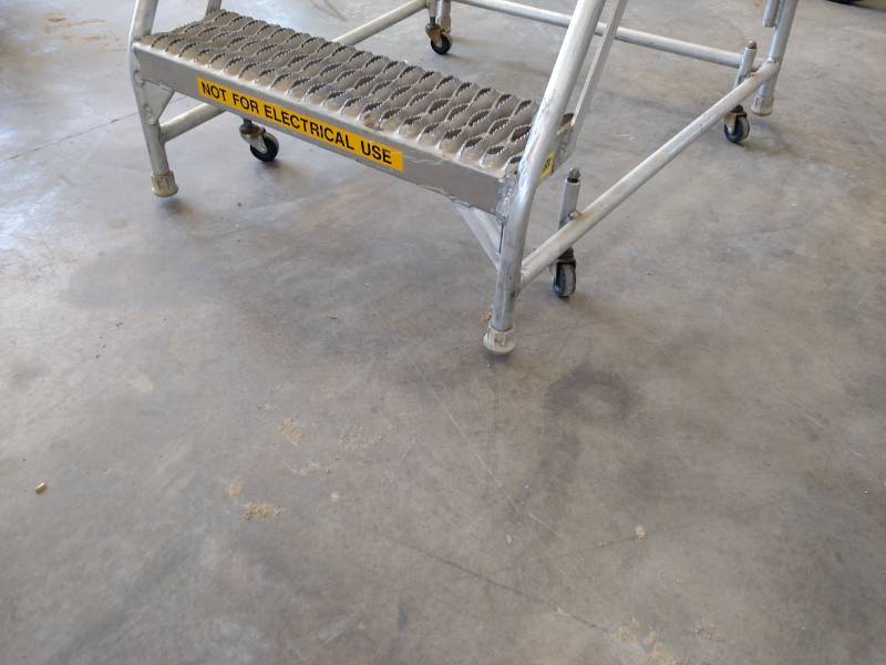 lot 46 image: Tri-Arc Aluminum Rolling Safety Lad...