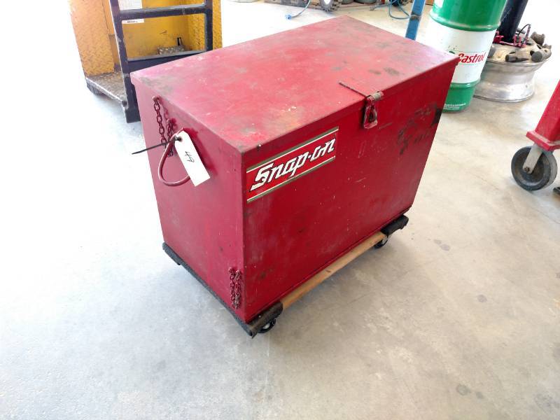 lot 49 image: Snap-On 7 Drawer Tool Chest, 32x18x...