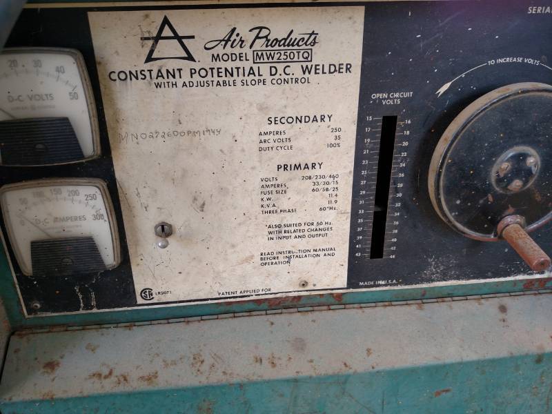 lot 51 image: Air Products Model MW250TQ 250 Amp ...