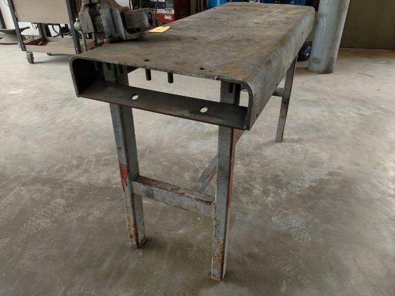 lot 74 image: Heavy Duty Steel Table with Vise, 1...