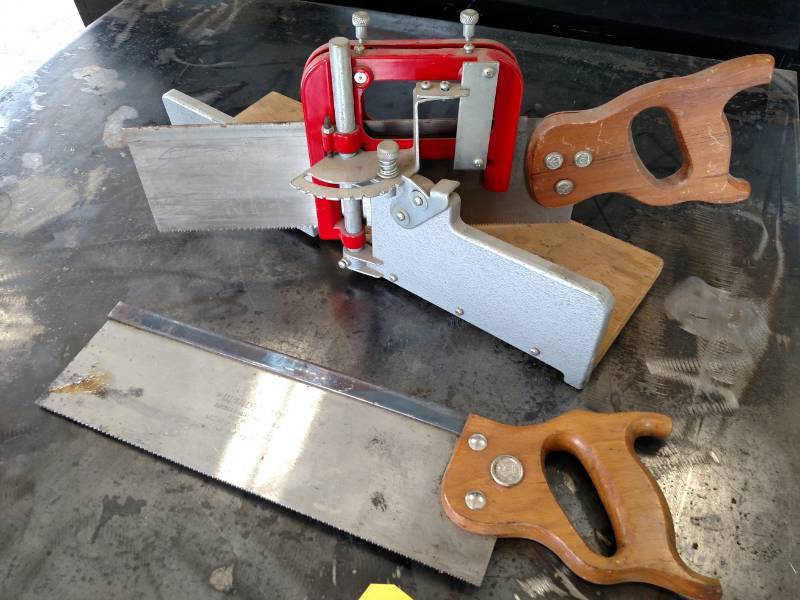 lot 76 image: Miter Saw...