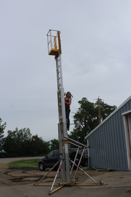 lot 3858 image: UP-RIGHT Scaffold Top-Spot Manual Man Lift