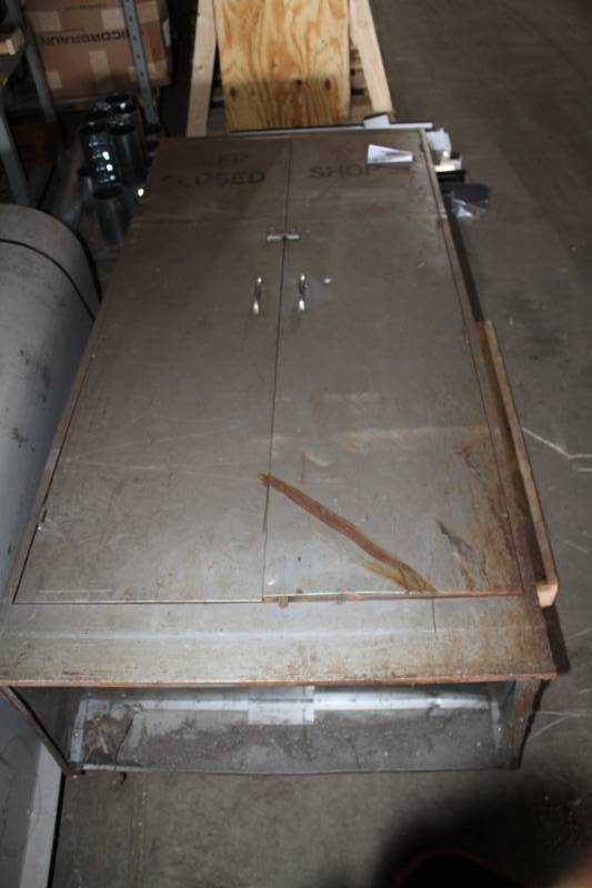 lot 423 image: Storage Cabinet