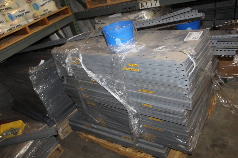 lot 431 image: Metal Shelving