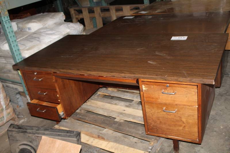 lot 439 image: Wood Office Desk with 6-Locking Drawers