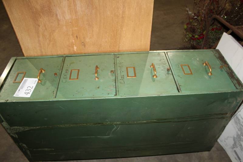 lot 432 image: Metal File Cabinet with 4-Drawers