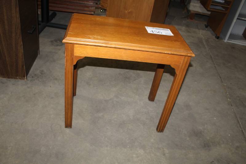 lot 456 image: Wood Table