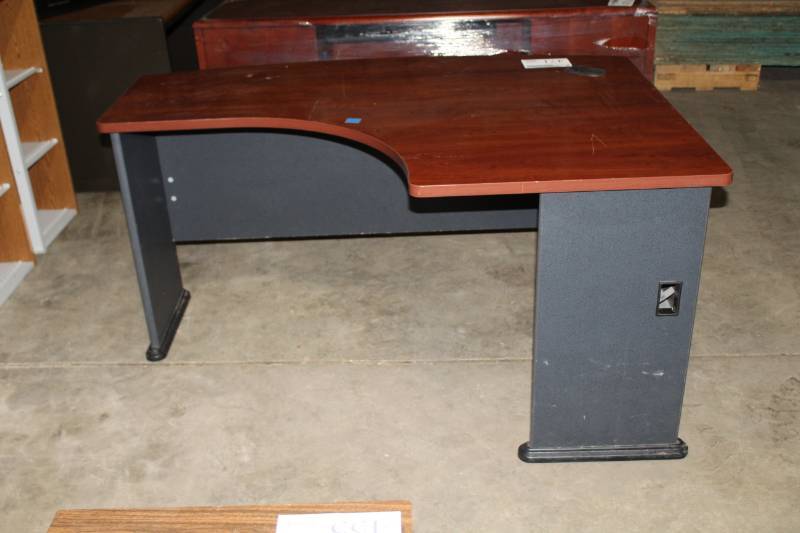 lot 471 image: Corner Office Computer Desk