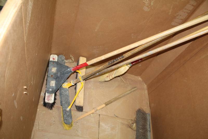 lot 493 image: Lot of (5) Push Brooms